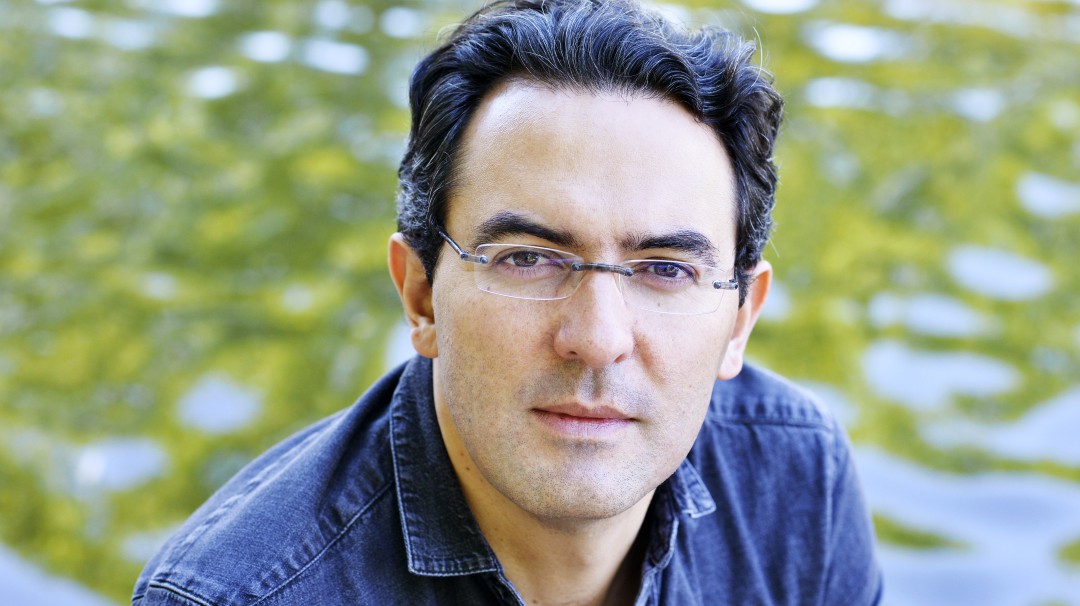 Juan Gabriel Vásquez ganó el premio en la Bienal de Vargas Llosa