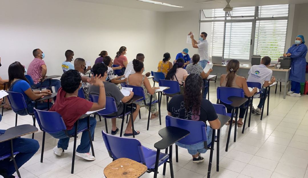 En el punto se está aplicando la vacuna de Moderna de acuerdo con el pico y cédula establecido por el Dadis En el punto se está aplicando la vacuna de Moderna de acuerdo con el pico y cédula establecido por el Dadis
