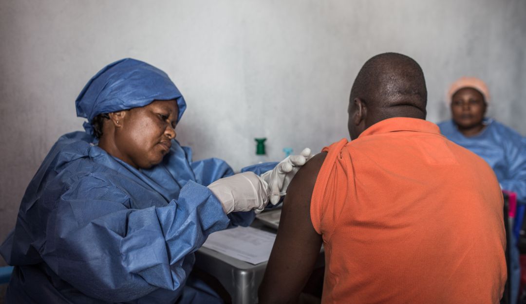 Vacunación contra el ébola Vacunación contra el ébola