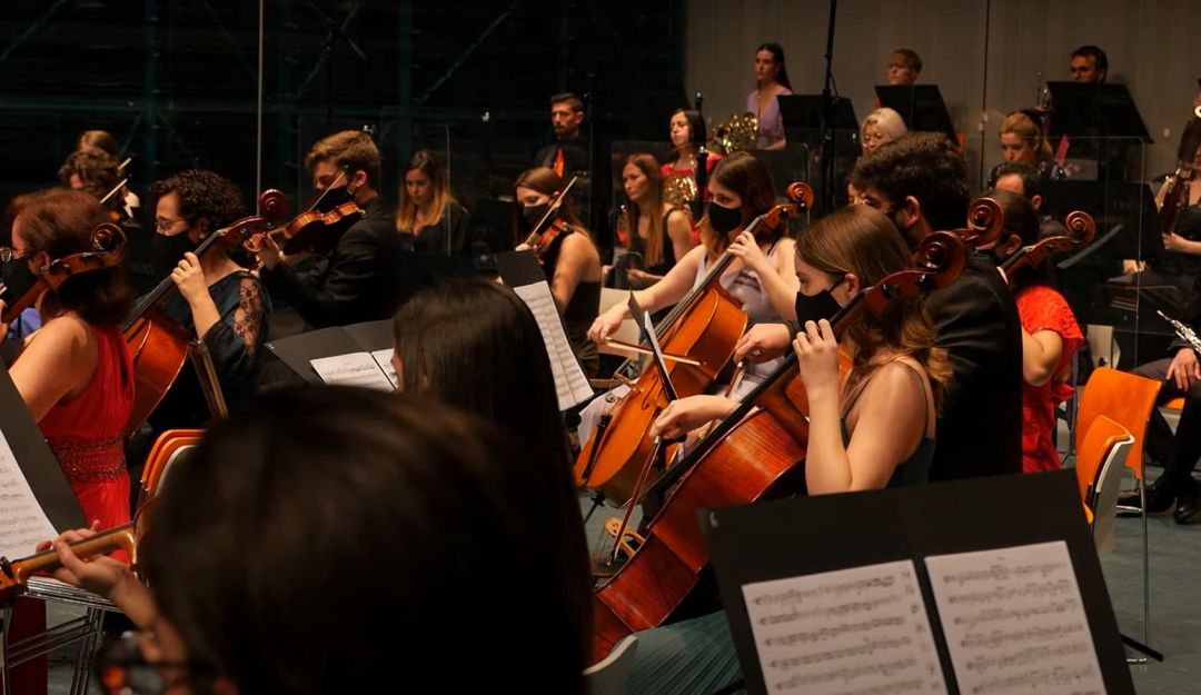 Siete ensambles estarán presentes en el concierto entre los que se cuentan cuatro ensambles de cuerdas y tres de vientos Siete ensambles estarán presentes en el concierto entre los que se cuentan cuatro ensambles de cuerdas y tres de vientos