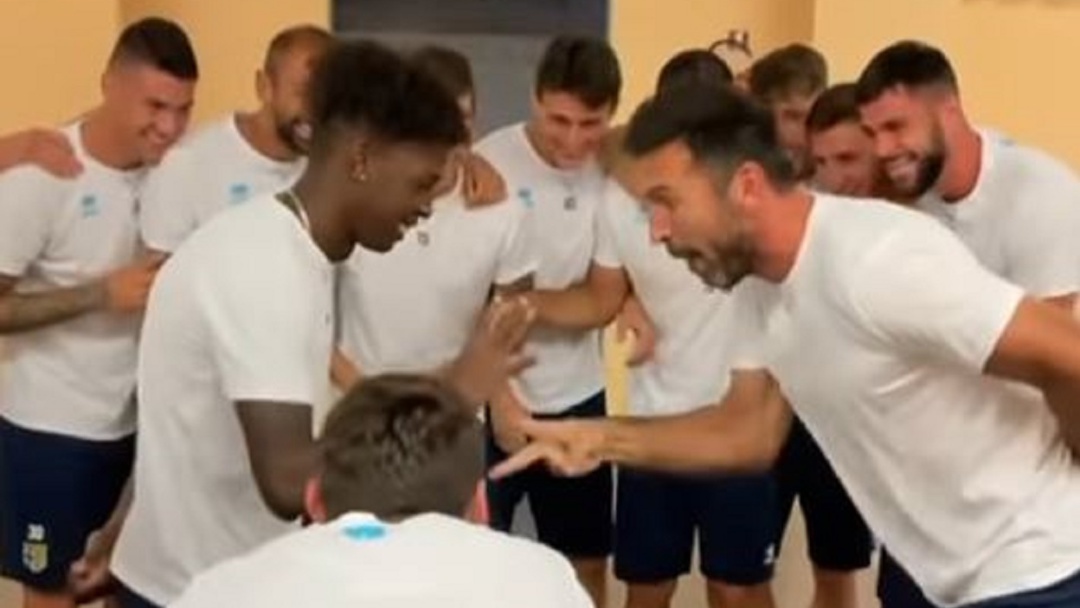Buffon, ¿Campeón del mundo en 'piedra, papel y tijera'?