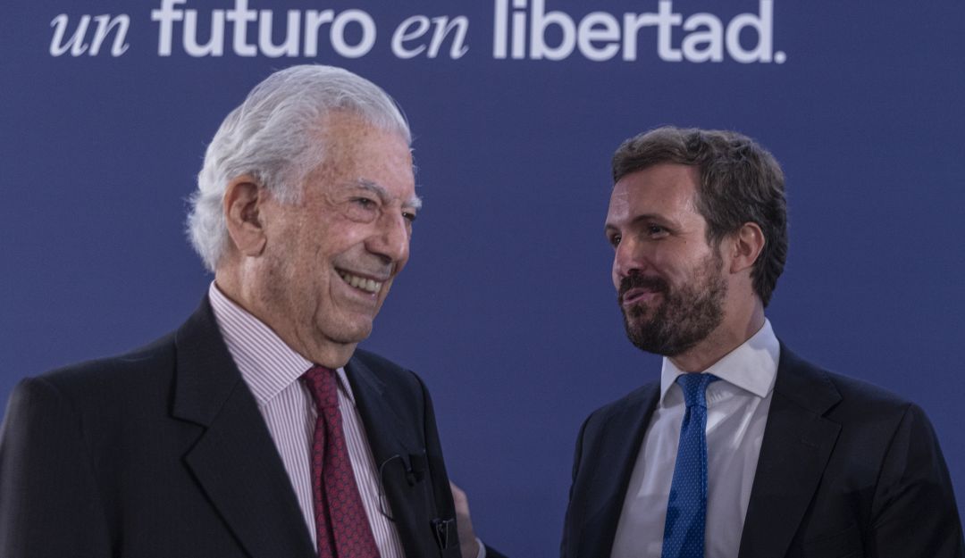 El Premio Nobel de Literatura, Mario Vargas Llosa (izq) y Pablo Casado (der). El Premio Nobel de Literatura, Mario Vargas Llosa (izq) y Pablo Casado (der).