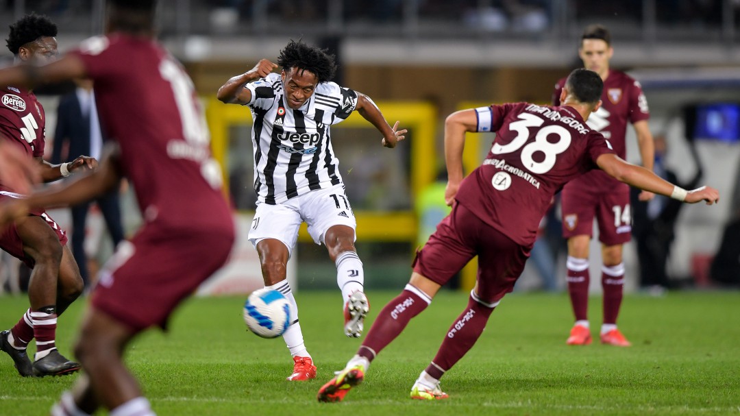 Cuadrado fue el revulsivo de Juventus que ganó un sufrido derbi