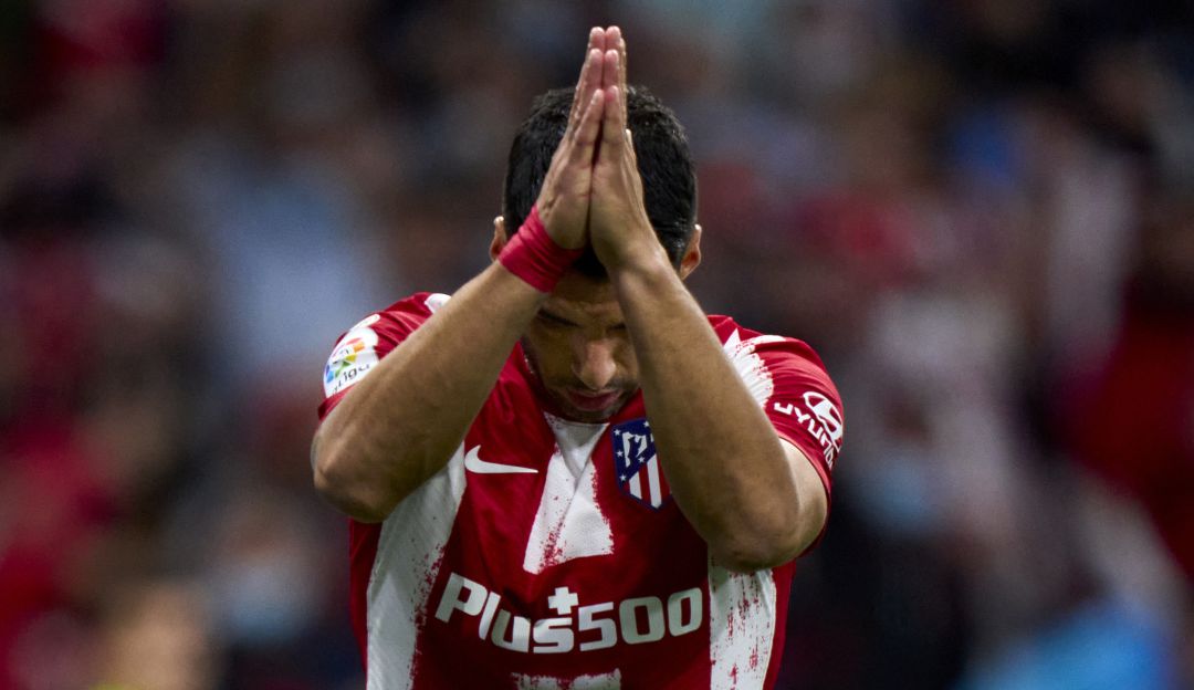 Luis Suárez ofrece disculpas tras su anotación al Barcelona. Luis Suárez ofrece disculpas tras su anotación al Barcelona.