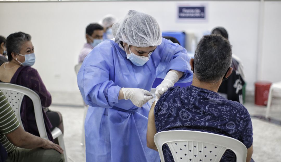 Se reanuda aplicación de dosis de Moderna para mayores de 50 en Bogotá Se reanuda aplicación de dosis de Moderna para mayores de 50 en Bogotá