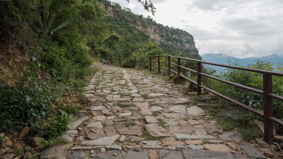 VIDEO: La nueva cara del camino de piedra que va a Jordán