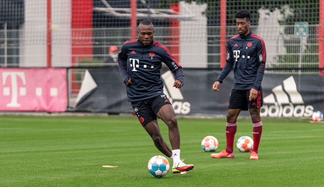 José Mulato Palacios, joven delantero colombiano, entrenando con el equipo profesional del Bayern Múnich. José Mulato Palacios, joven delantero colombiano, entrenando con el equipo profesional del Bayern Múnich.