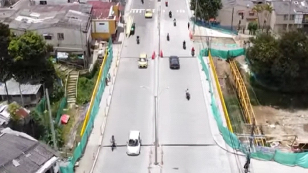 Nada que terminan las obras del puente Los Quindos en Armenia
