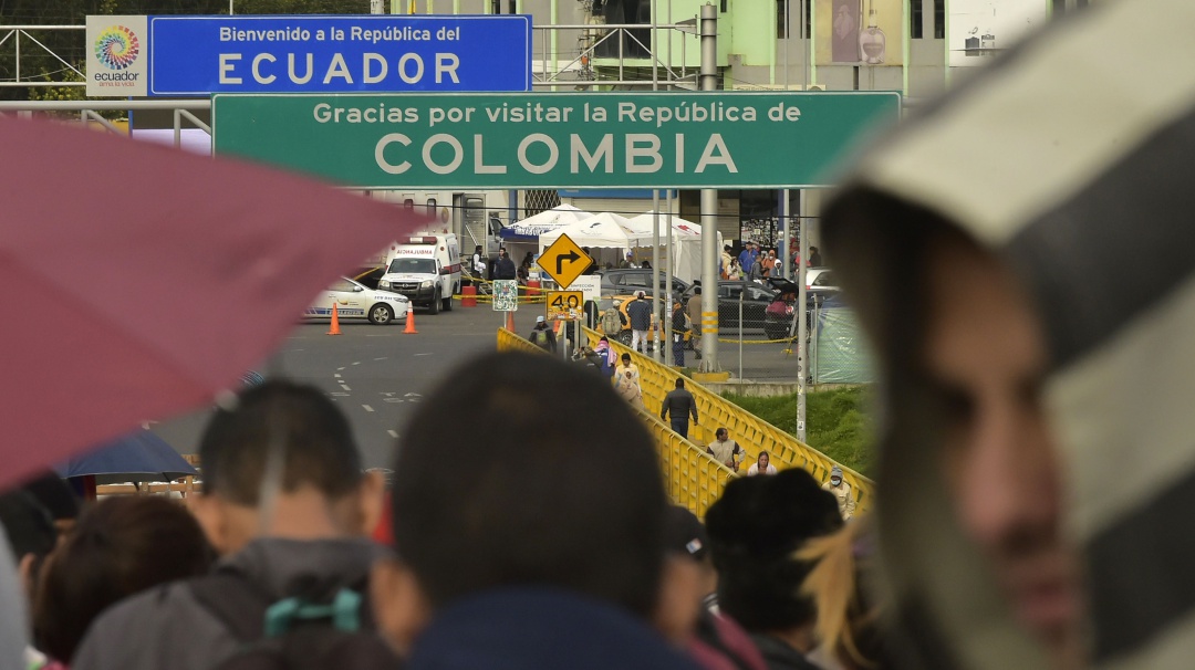 Protestas mantienen cerrado el puente Rumichaca en frontera con Ecuador