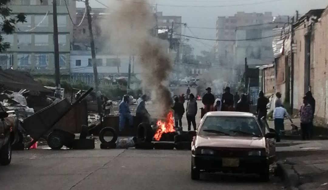 Desalojan familias que se tomaron lote al lado de la cárcel Modelo Desalojan familias que se tomaron lote al lado de la cárcel Modelo