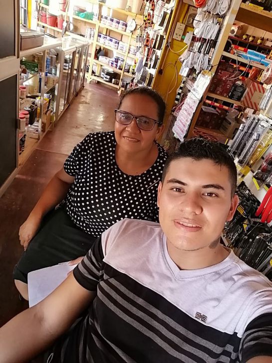 Magali recibía el apoyo de Leonel en la ferretería que tenía la familia en Calamar, Guaviare. Magali recibía el apoyo de Leonel en la ferretería que tenía la familia en Calamar, Guaviare.