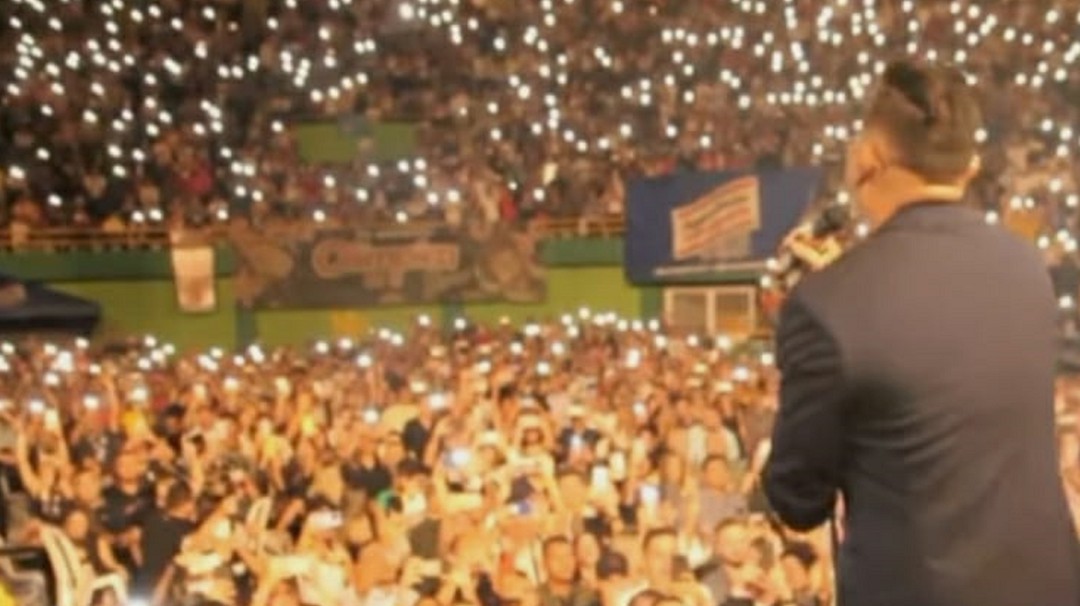 Investigan muerte de hombre en concierto de Armenia tras caer de una reja