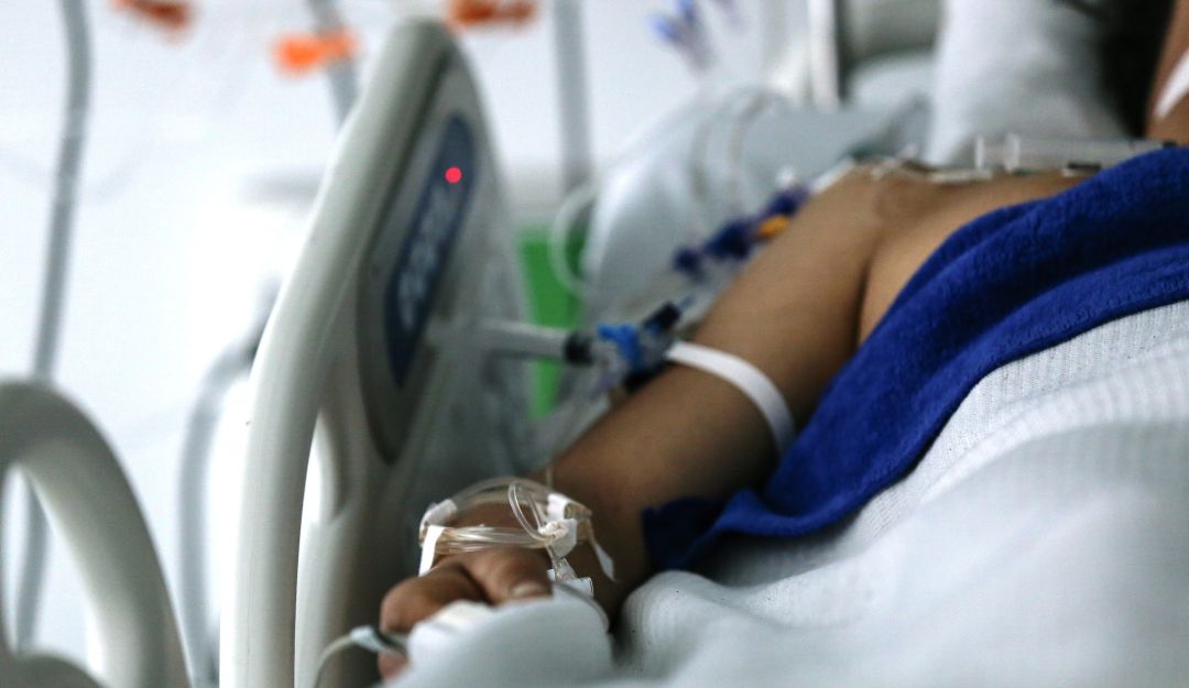 Drama de un padre de familia cartagenero con sus hijos en UCI por dengue Drama de un padre de familia cartagenero con sus hijos en UCI por dengue