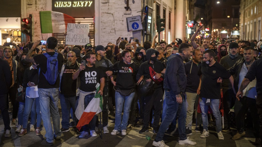 Piden disolver grupos fascistas en Italia tras protestas en Roma