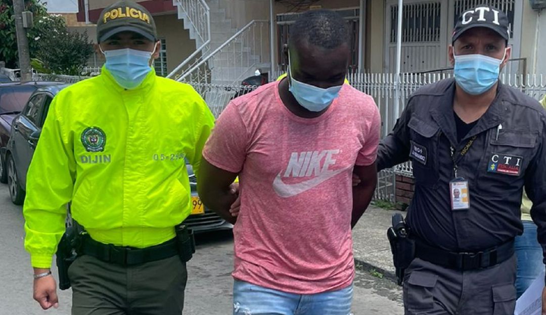 Una de las mujeres denunció que, estando con su hijo menor de edad, el hombre la sometió y la accedió carnalmente, mientras le apuntaba al menor con el arma. Una de las mujeres denunció que, estando con su hijo menor de edad, el hombre la sometió y la accedió carnalmente, mientras le apuntaba al menor con el arma.