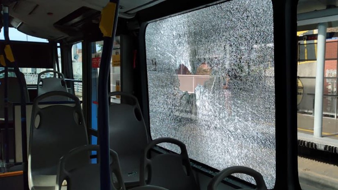 Del 30 de septiembre y el 9 de octubre van 17 buses del Mío vandalizados