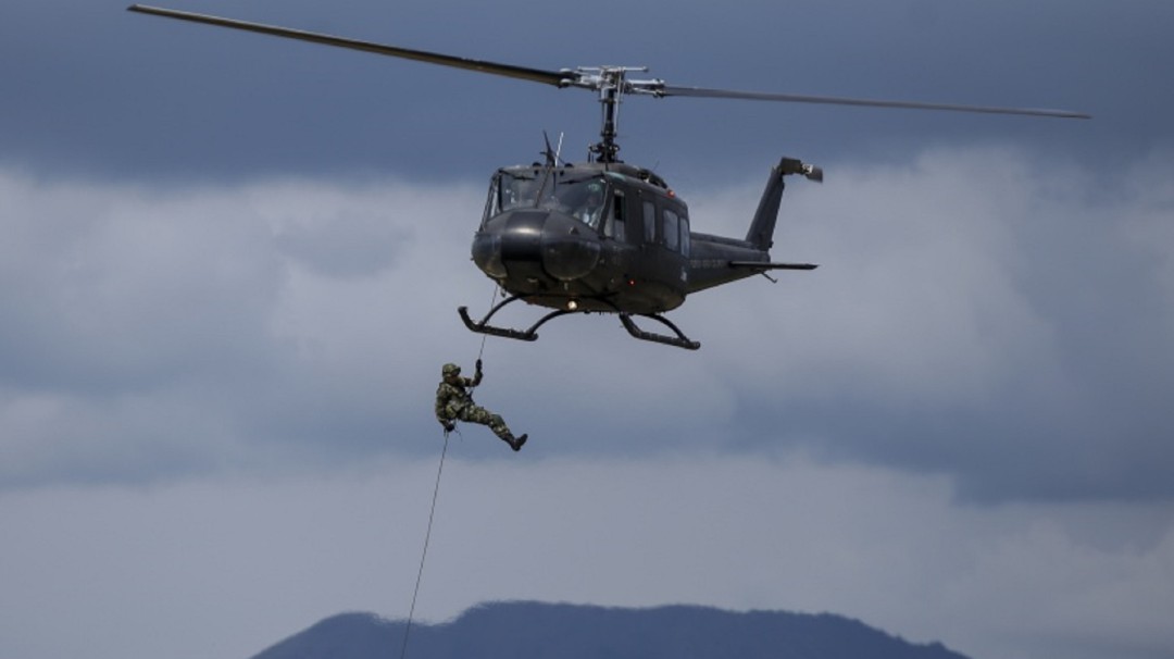 Soldado se lanzó desde un helicóptero y el paracaídas no abrió