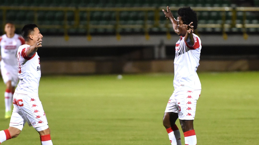 Carlos Sánchez, 15 goles como profesional y el primero en el FPC