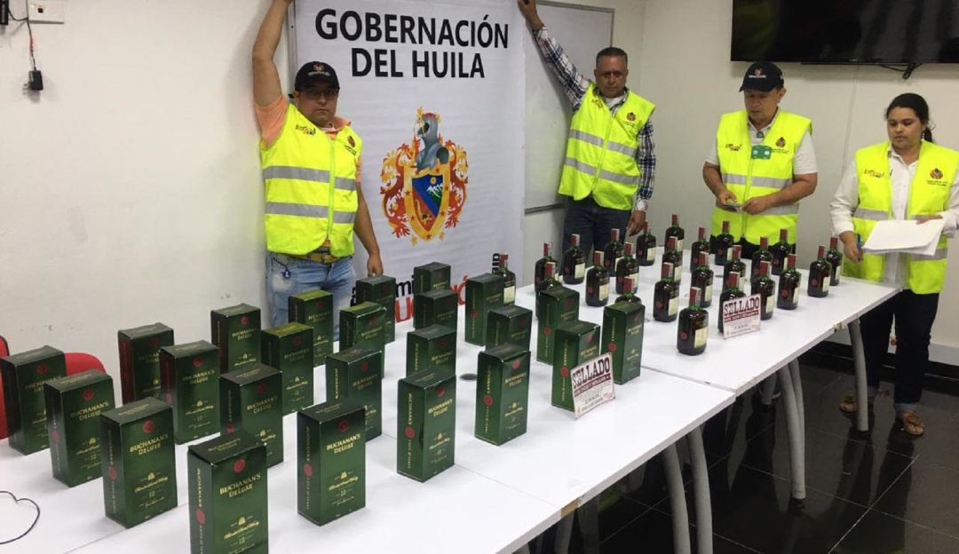 Decomisan cerca de 100 botellas de licor de contrabando en el Huila. Decomisan cerca de 100 botellas de licor de contrabando en el Huila.