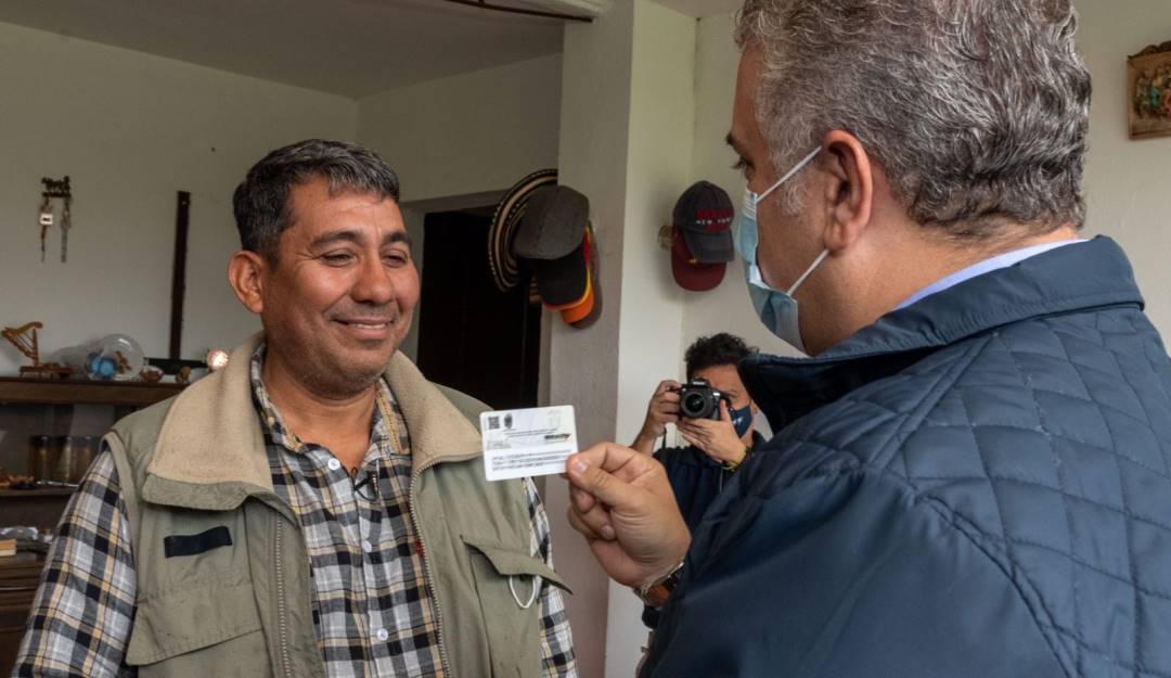 Entrega del estatuto de protección a migrantes/ Cortesía: Presidencia Entrega del estatuto de protección a migrantes/ Cortesía: Presidencia