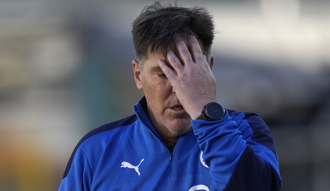 Eduardo Berizzo se lamenta durante la goleada en La Paz. Eduardo Berizzo se lamenta durante la goleada en La Paz.