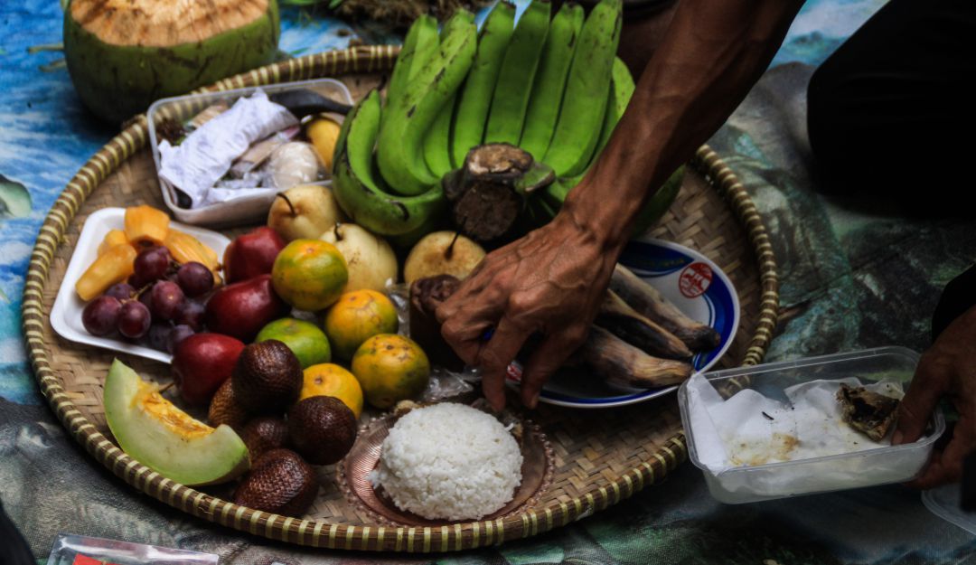 Por un lado el hambre y por el otro el desperdicio. La invitación es a no botar los alimentos. Por un lado el hambre y por el otro el desperdicio. La invitación es a no botar los alimentos.