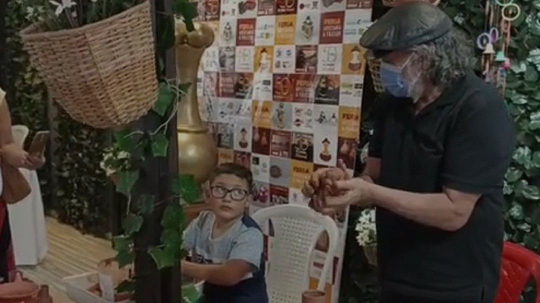 Los alfareros, oficio que se resiste a morir en la Feria Artesanal