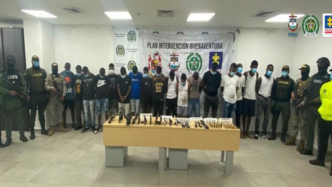 Para evitar su captura tomaron de rehenes a varias personas en Buenaventura