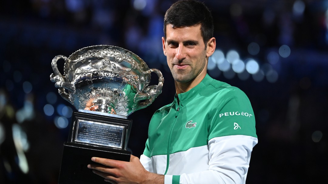 Djokovic no dice si ya se vacunó y peligra defensa del título en Australia