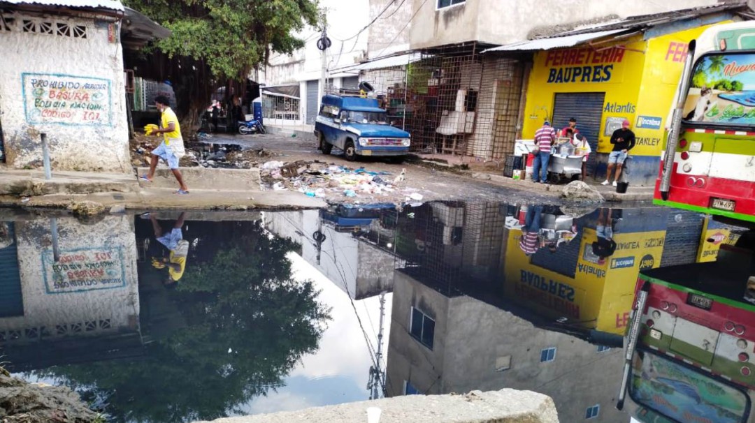 Aguas residuales están generando enfermedades en Bazurto: comerciantes