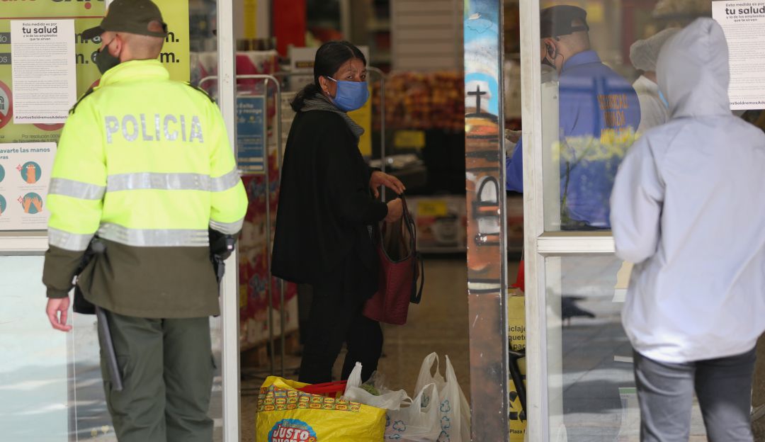 En el año 2020 los robos a supermercados alcanzaron una cifra cercana a los 112 mil millones de pesos, 51% menos que en el 2019 En el año 2020 los robos a supermercados alcanzaron una cifra cercana a los 112 mil millones de pesos, 51% menos que en el 2019