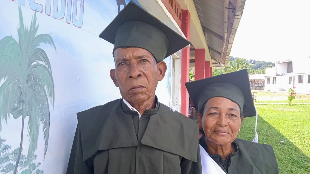 Cordobeses se reencuentran en curso de alfabetización y alistan matrimonio