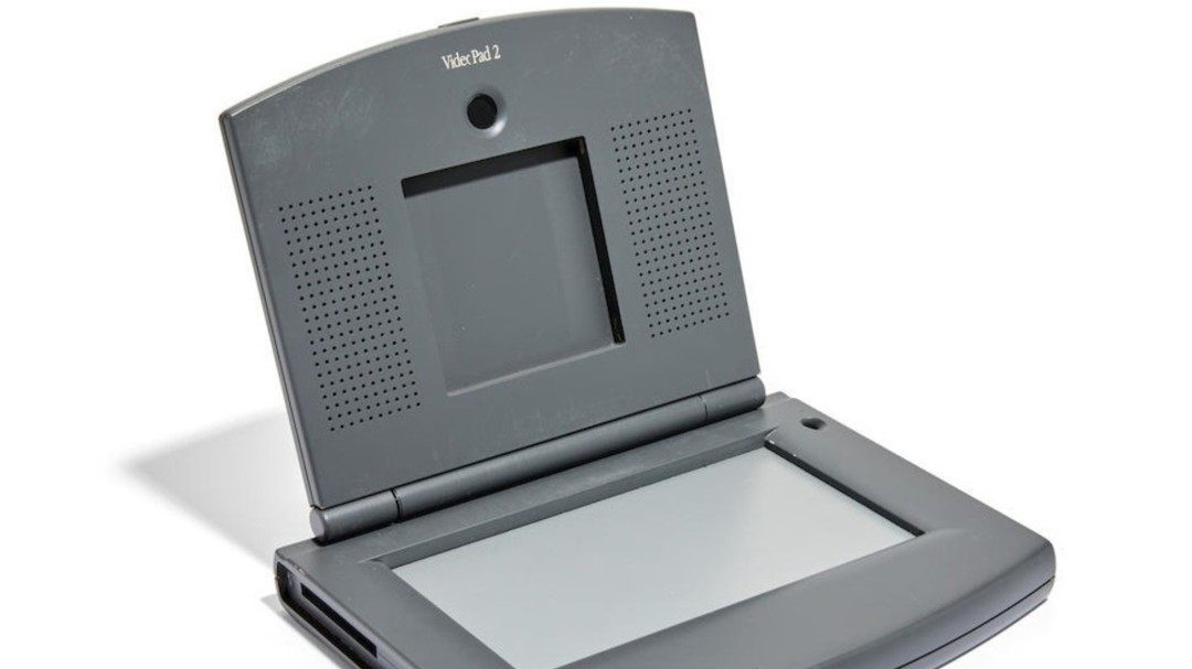 Subastan tablet para videollamadas de Apple cancelada por Jobs en 1997