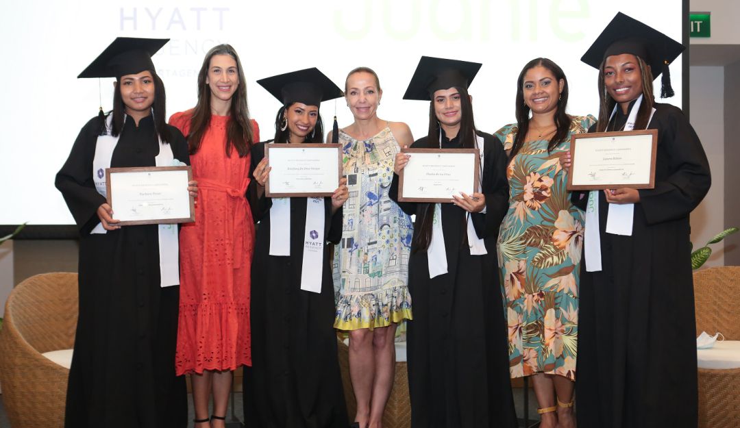 El hotel Hyatt contribuyó con el desarrollo de madres adolescentes de la Fundación Juanfe para realizar sus prácticas profesionales El hotel Hyatt contribuyó con el desarrollo de madres adolescentes de la Fundación Juanfe para realizar sus prácticas profesionales