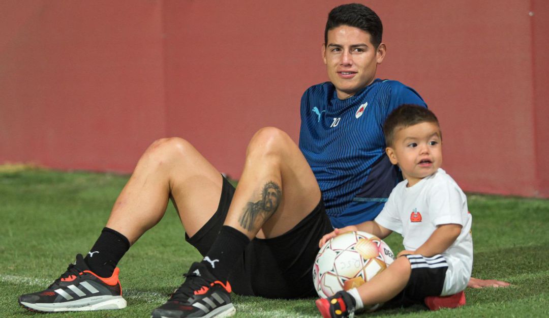 James Rodríguez y su hijo Samuel, en la práctica del Al-Rayyan. James Rodríguez y su hijo Samuel, en la práctica del Al-Rayyan.
