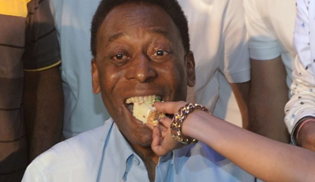 Pelé celebrando un cumpleaños Pelé celebrando un cumpleaños