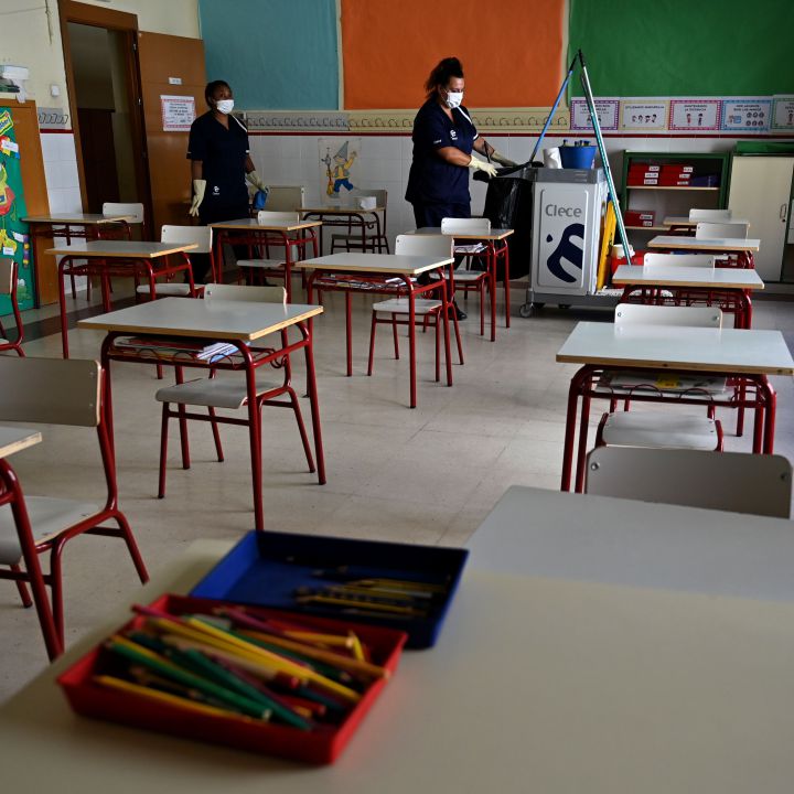 Gobierno pidió acelerar la vacunación contra la COVID-19 en colegios