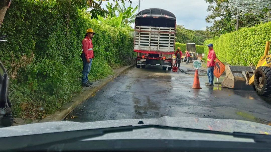 ¡Por Fin! Iniciaron mejoramiento en la vía El Caimo en Armenia