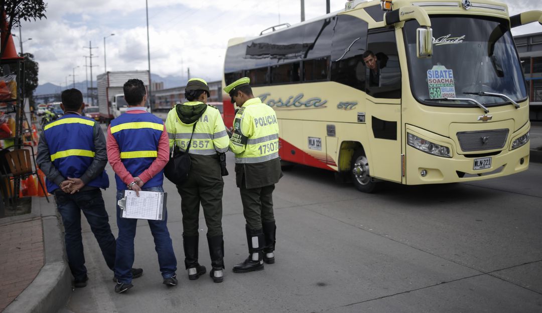 Controles al parqueo en vía Controles al parqueo en vía