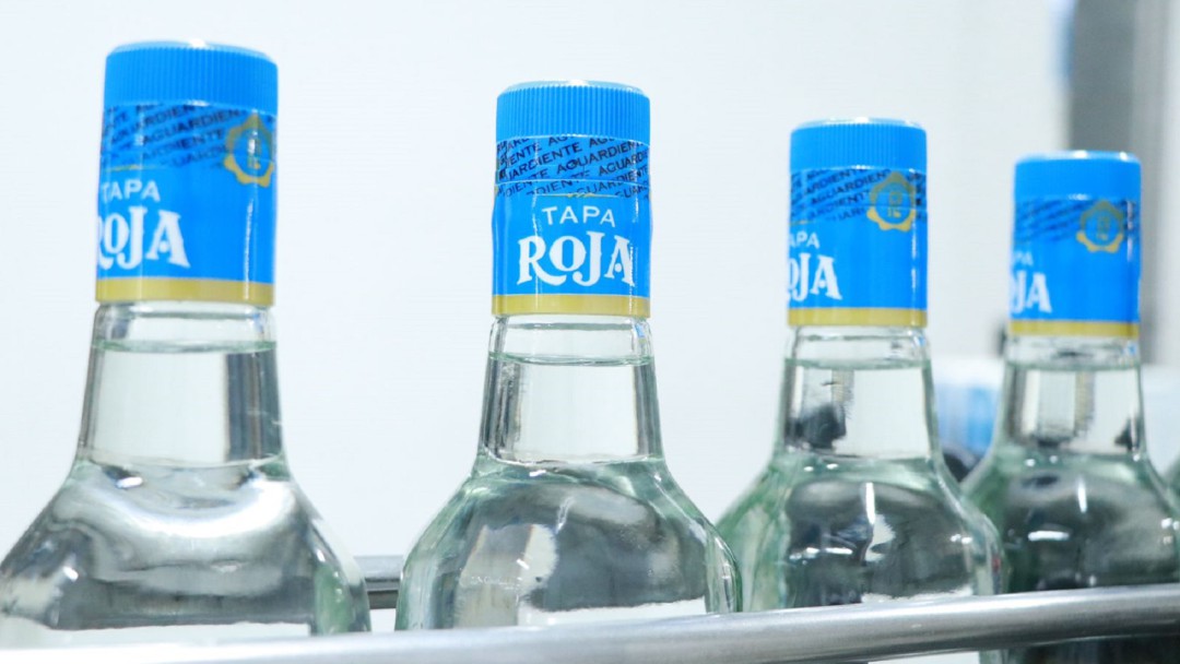 Aguardiente Tapa Roja estrena nuevos elementos de seguridad