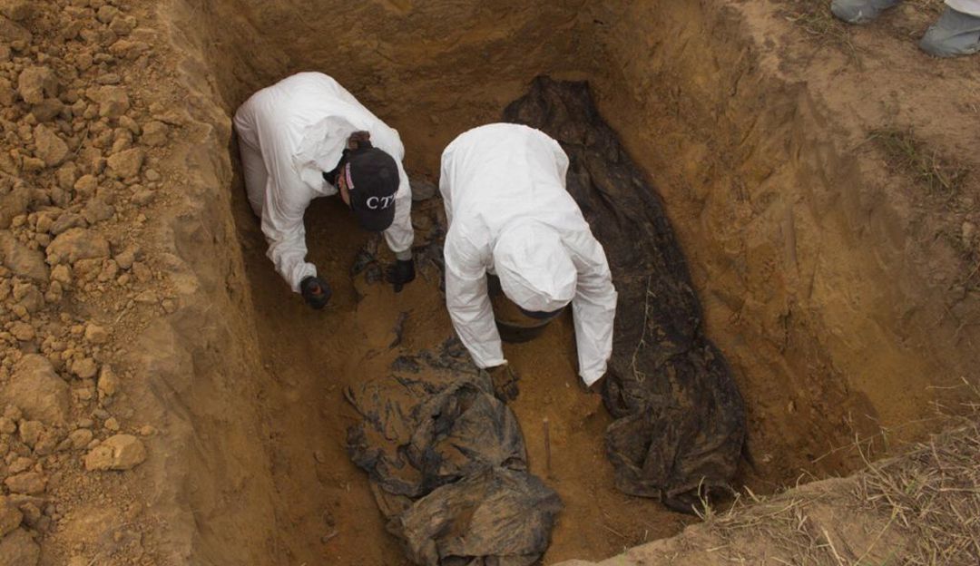Después de 10 años de peticiones de las víctimas se exhumaron los últimos cuerpos de personas no identificadas del cementerio de la Macarena, en el Meta Después de 10 años de peticiones de las víctimas se exhumaron los últimos cuerpos de personas no identificadas del cementerio de la Macarena, en el Meta