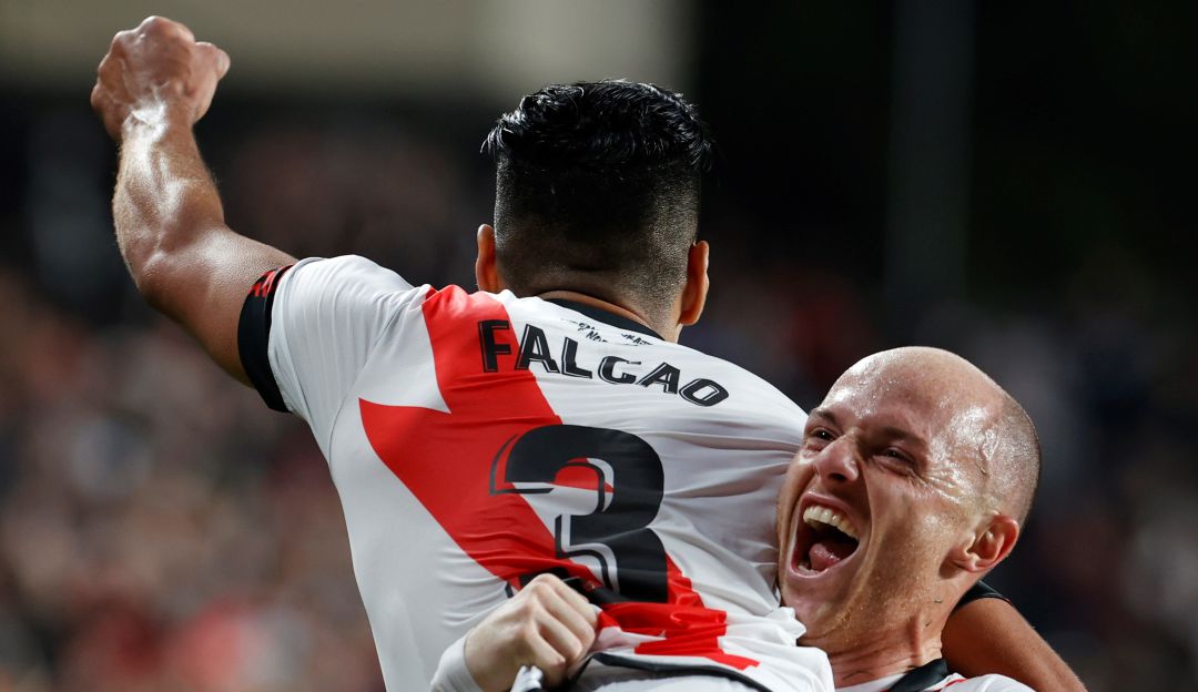 Falcao festeja su anotación ante el Barcelona. Falcao festeja su anotación ante el Barcelona.