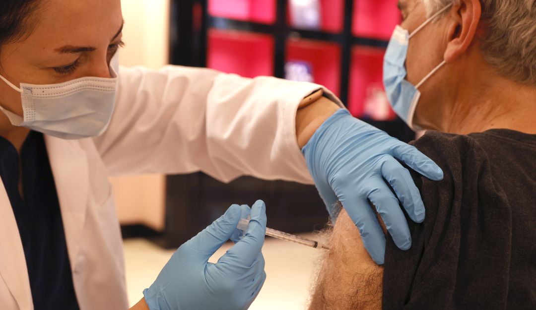 Estados Unidos recomienda cuarta dosis contra COVID-19 a personas inmunodeprimidas Estados Unidos recomienda cuarta dosis contra COVID-19 a personas inmunodeprimidas