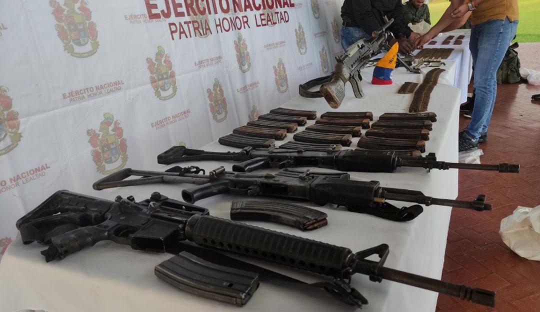 En la operación se incautó abundante armamento y material explosivo. En la operación se incautó abundante armamento y material explosivo.