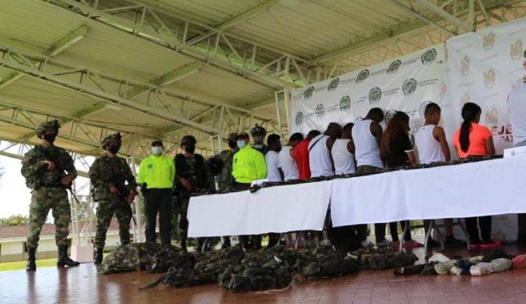 Se entregaron 13 presuntos integrantes de las disidencias de las Farc Se entregaron 13 presuntos integrantes de las disidencias de las Farc