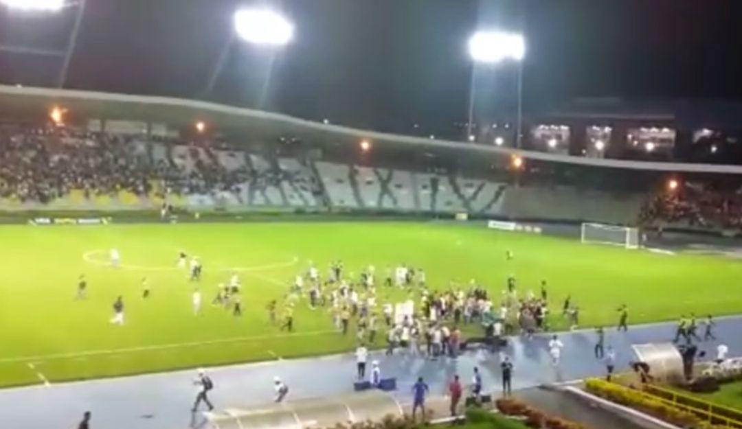 Invasión en estadio Centenario Invasión en estadio Centenario