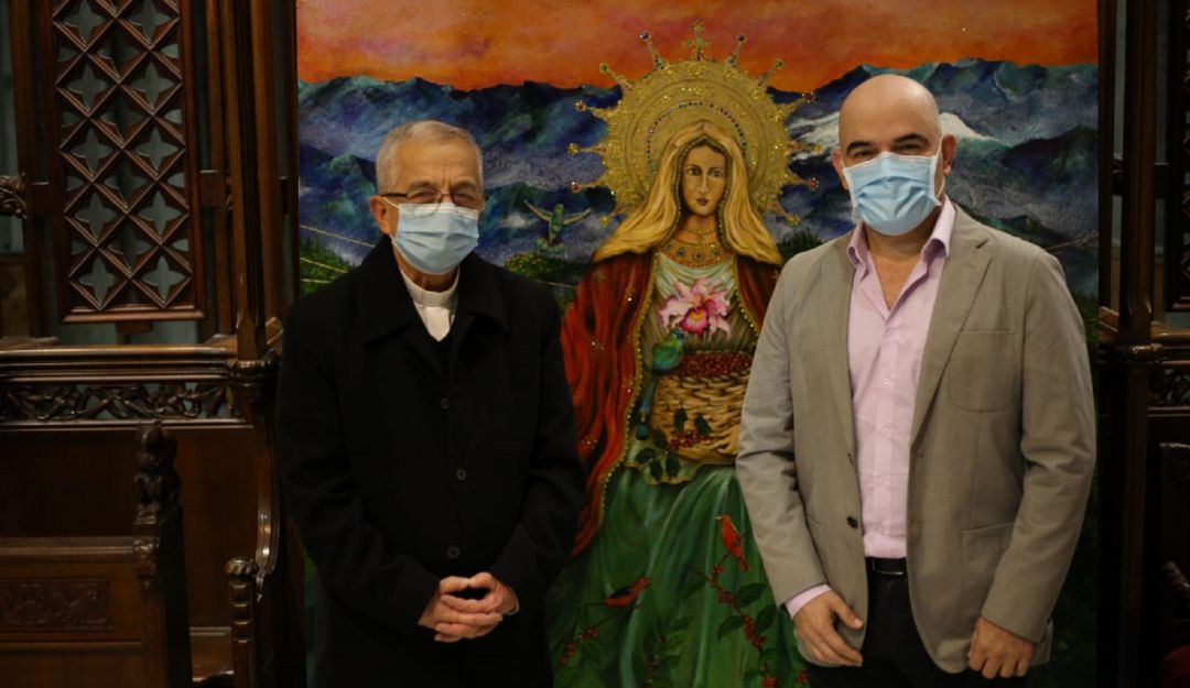 El padre Efraín Castaño Arboleda y el artista plástico Benjamín Sepúlveda El padre Efraín Castaño Arboleda y el artista plástico Benjamín Sepúlveda