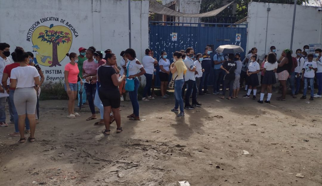 Con un plantón reclamaron al distrito atender las necesidades del plantel en materia de infraestructura educativa Con un plantón reclamaron al distrito atender las necesidades del plantel en materia de infraestructura educativa