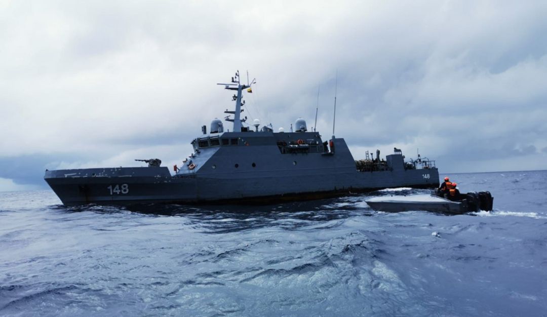 La Armada intercepto un semisumergible cargado con 340 kilogramos de cocaína, en área general de la bocana del Río Naya, Valle del Cauca. La Armada intercepto un semisumergible cargado con 340 kilogramos de cocaína, en área general de la bocana del Río Naya, Valle del Cauca.