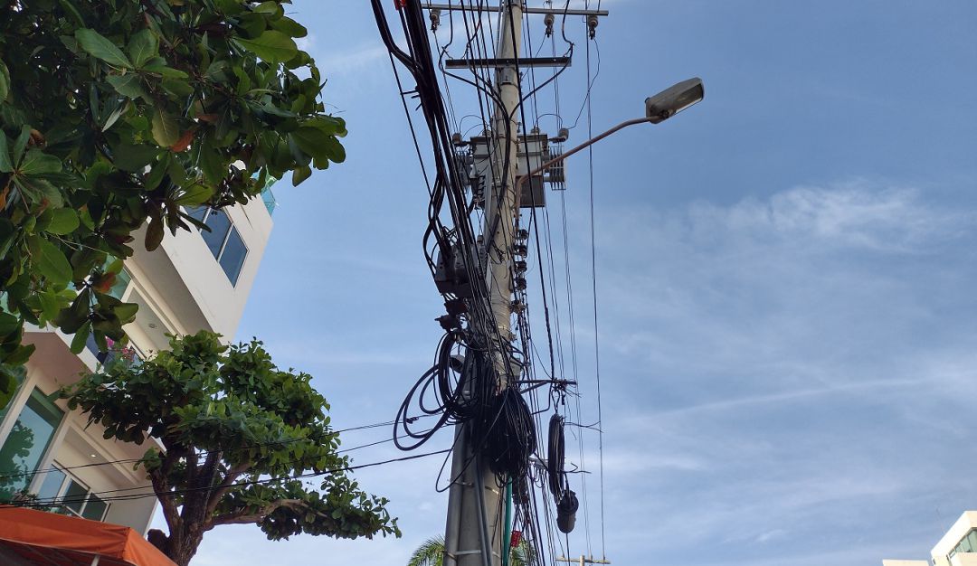 La empresa continúa con los trabajos de mejora y adecuaciones en la red que suministra energía a Cartagena y municipios del departamento
La empresa continúa con los trabajos de mejora y adecuaciones en la red que suministra energía a Cartagena y municipios del departamento